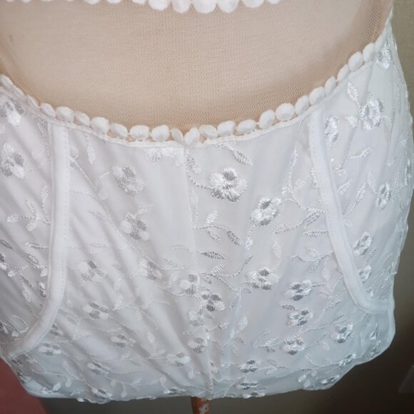 BRAND NEW WITH TAGS LARGE SPRING LACE WHITE DRESS - Picture 8 of 11